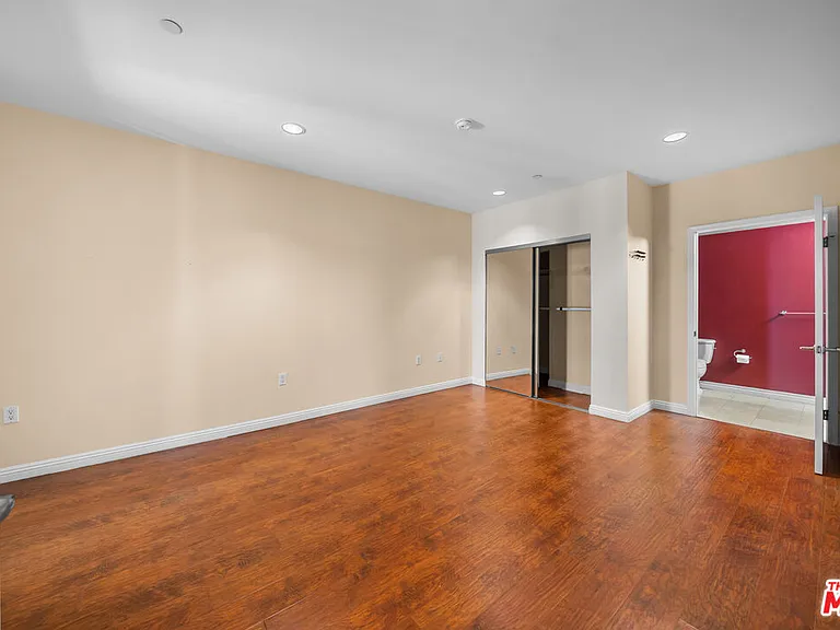 980 S Oxford Ave #202 — Photo 7