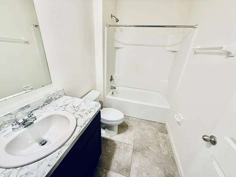465 Sorrento Dr — Photo 5