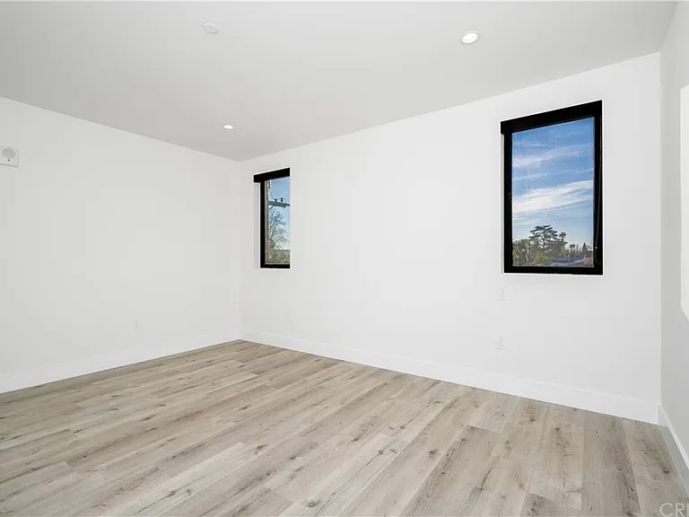 5923 Laurel Canyon Blvd #200 — Photo 13