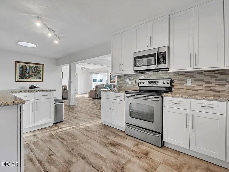 450 Lambert Ave — Photo 12