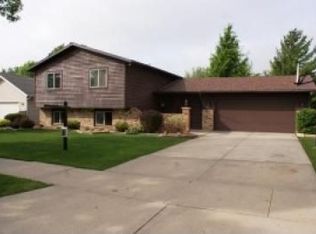 5817 Fairway Dr NW, Rochester, MN 55901