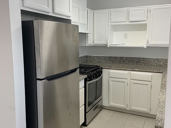 4th image of 521 S Manhattan Pl APT 203
