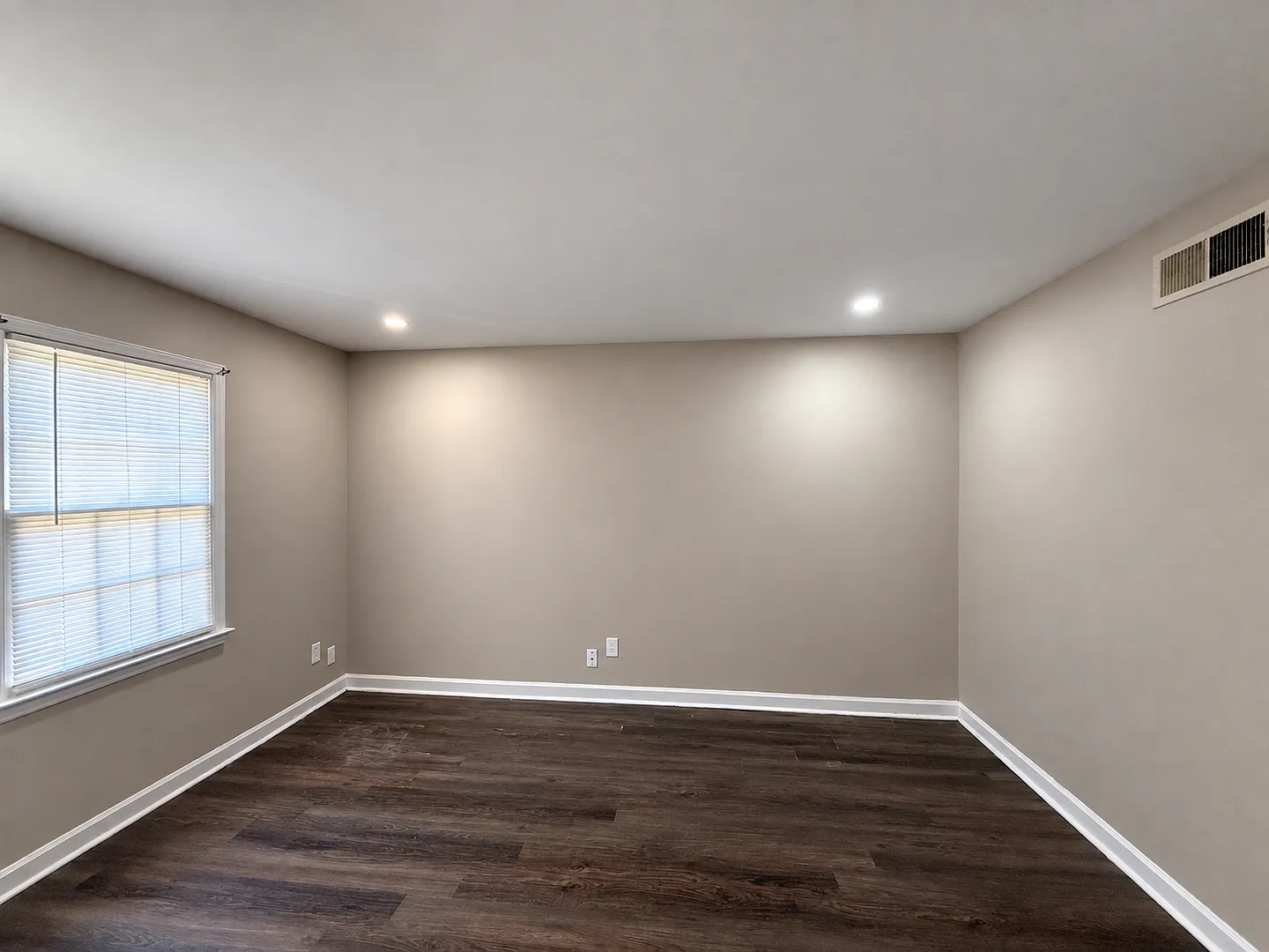 Two bedroom, 1.5 bath in Graham--McAden Place — Photo 4