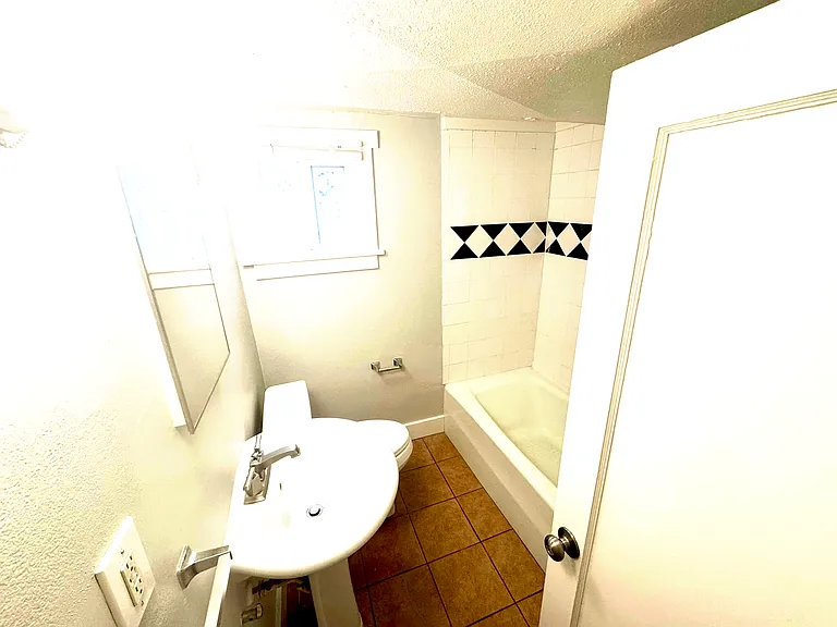 275 E 5th Ave — Photo 13