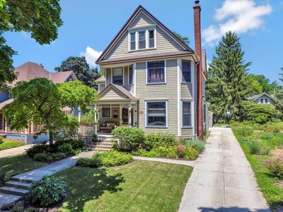 8100 W Chestnut STREET, Wauwatosa, WI, 53213