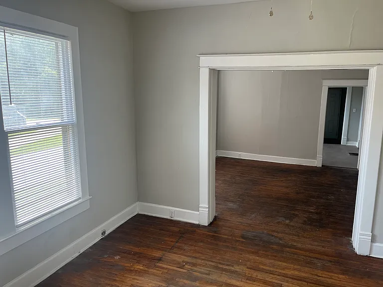 2801 N Chamberlain Ave — Photo 2