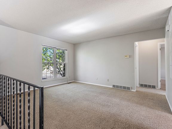 5th image of 2413 Bowen St