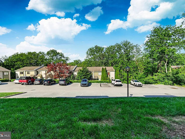 803 Valley Dr — Photo 2