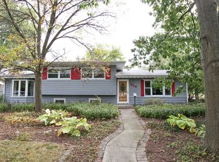 229 S River Rd, Fox River Grove, IL 60021