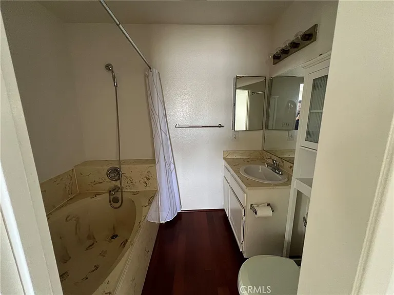 569 E St #30 — Photo 9