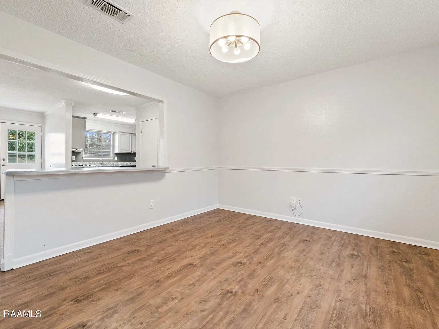 3 bed, 1200 sqft, $1,600 — Photo 4