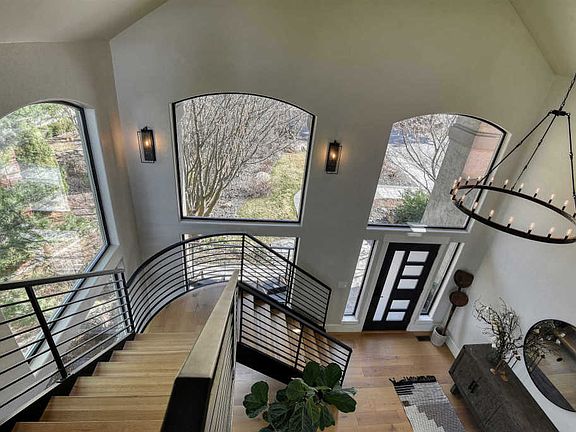 5th image of 621 N Dunbarton Oaks