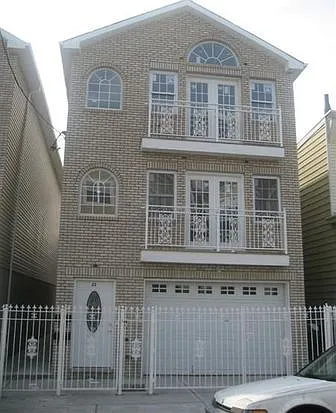 33 Bostwick Ave #1