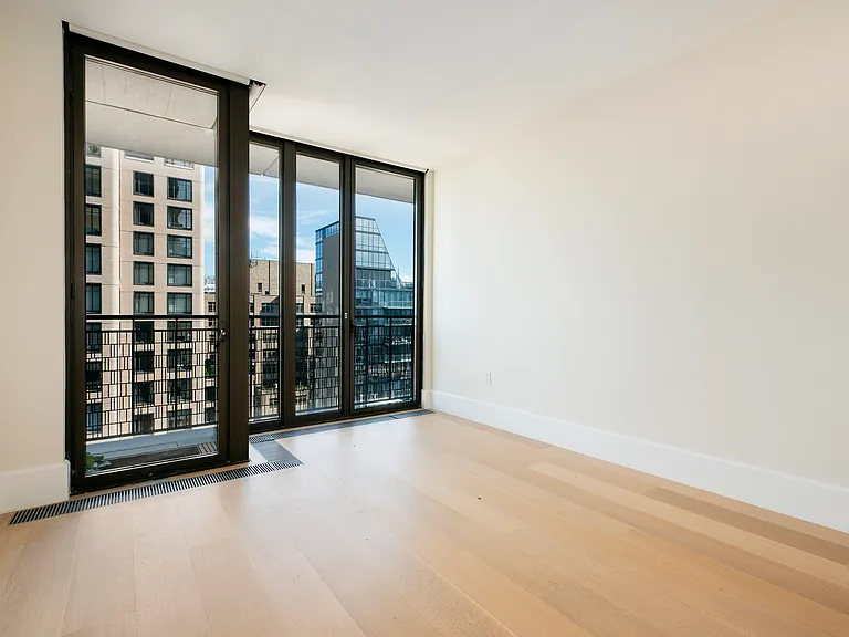 100 Vandam St #13A — Photo 10