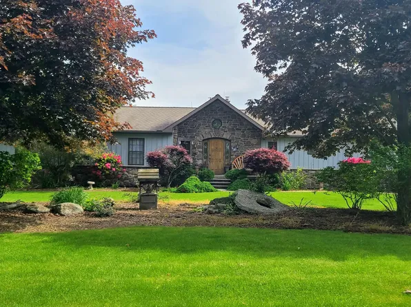 153 Zosh Rd, Dallas, PA 18612