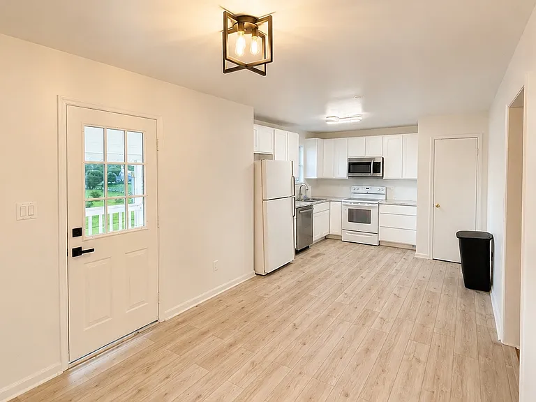 864 S McDonald Rd SW — Photo 3