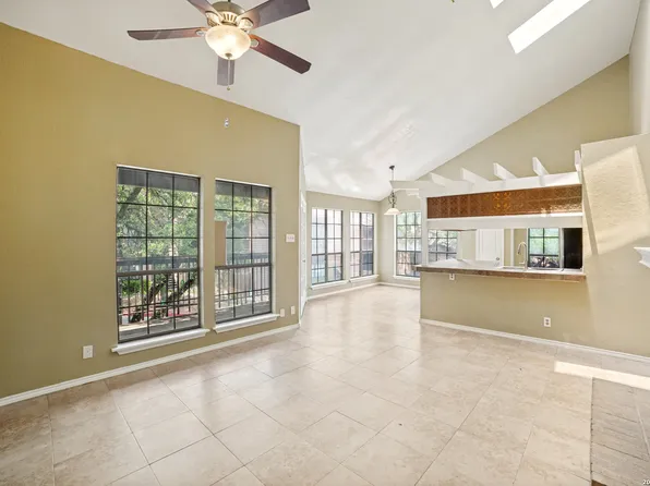 8633 Datapoint Dr #204, San Antonio, TX 78229