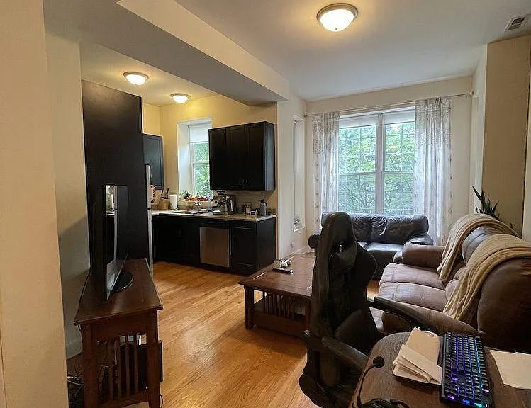 1738 W Huron St #2A — Photo 4