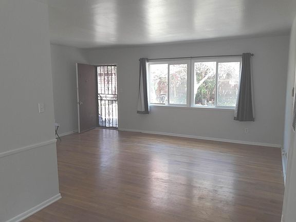 3rd image of 1326 Edgecliffe Dr