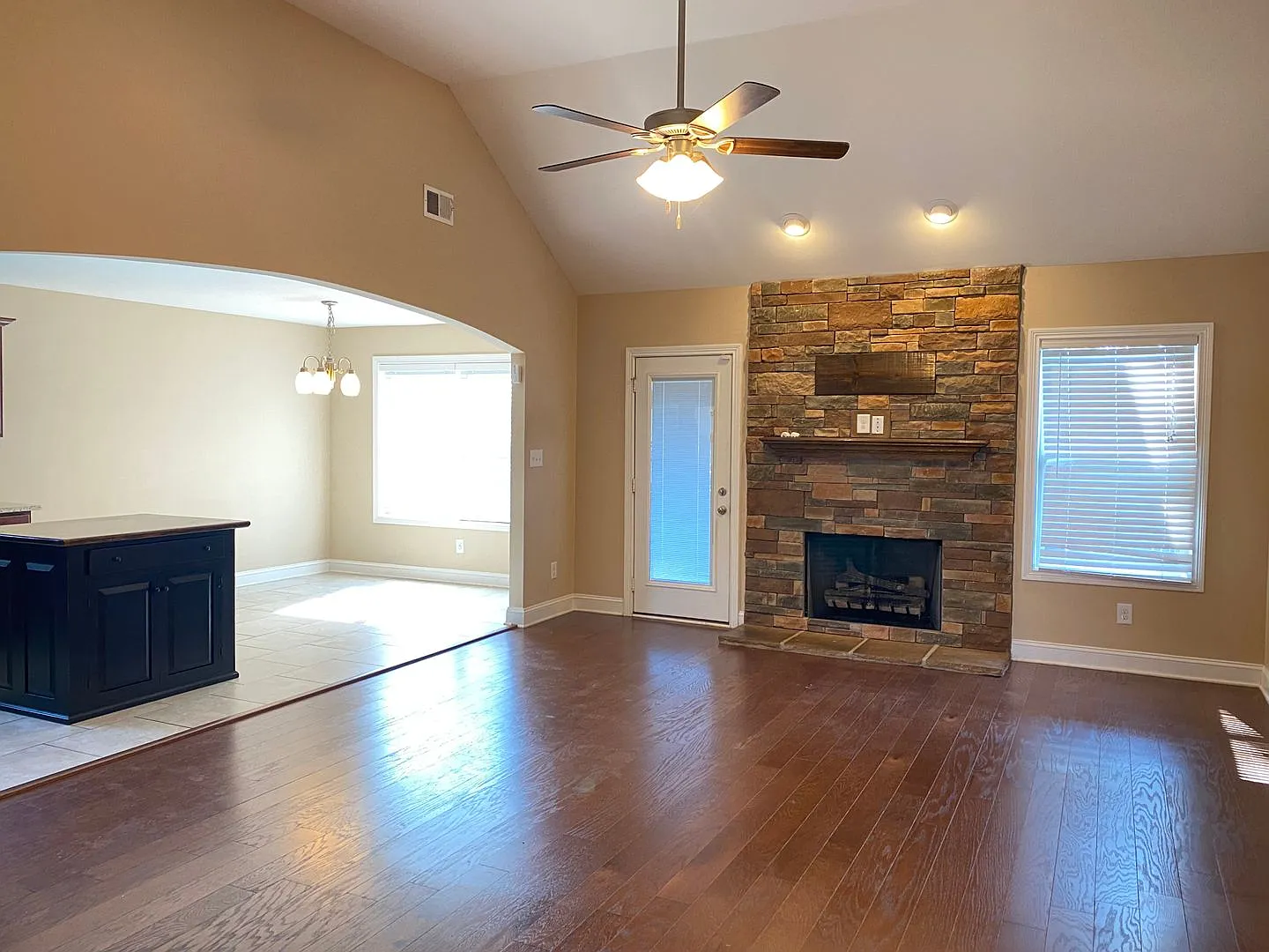 Partial Brick Ranch in Autumn Creek! Open Floor Plan with 3 Bed/2 Bath and 2 Car garage, Fenced y... — Photo 3