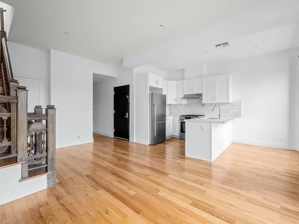 257 Throop Avenue image 4 of 10