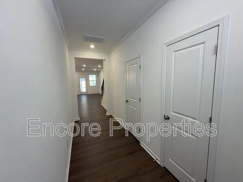 3 bed, 2.5 bath, 1792 sqft, $2,200 — Photo 3