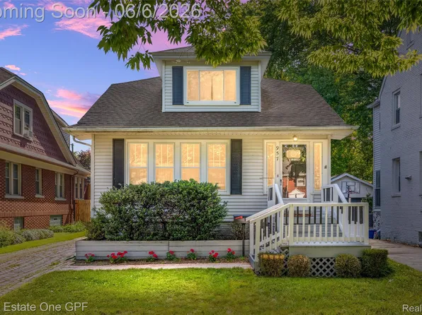 957 Fisher Rd, Grosse Pointe, MI 48230