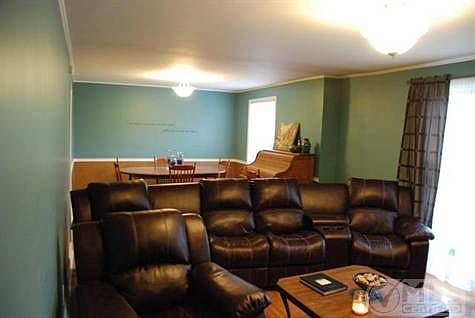 3rd image of 433 Charles Dr