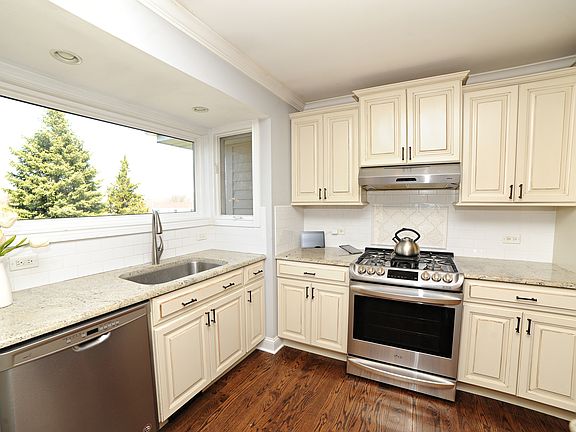 5th image of 188 Grovenor Dr