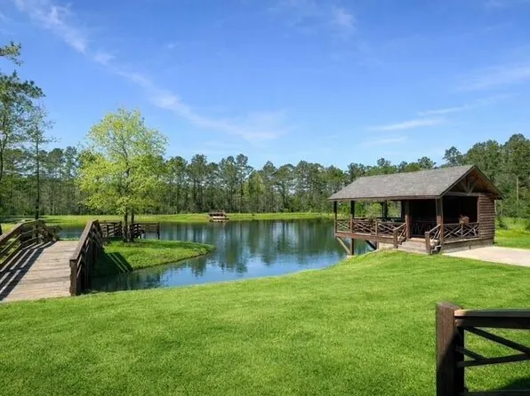 214 Hunters Hill Rd, Oakhurst, TX 77359
