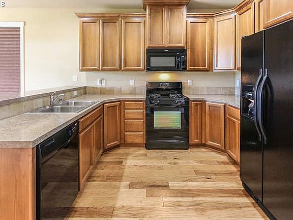 5th image of 5205 NE 66th Dr
