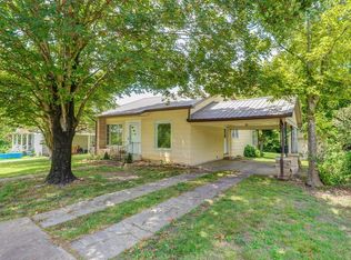 306 College St, Crane, MO 65633