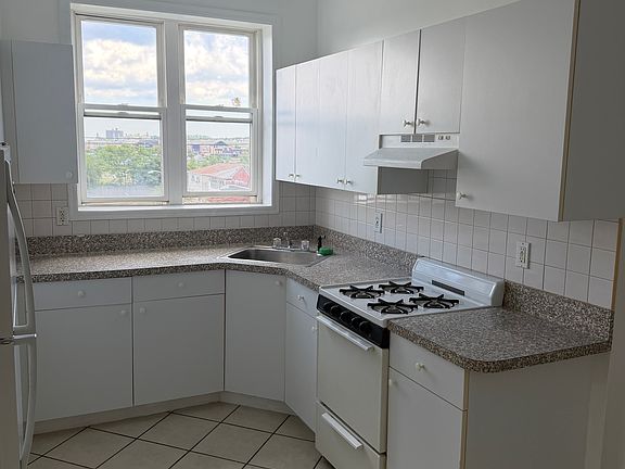 4th image of 85-87 E 27th St #4