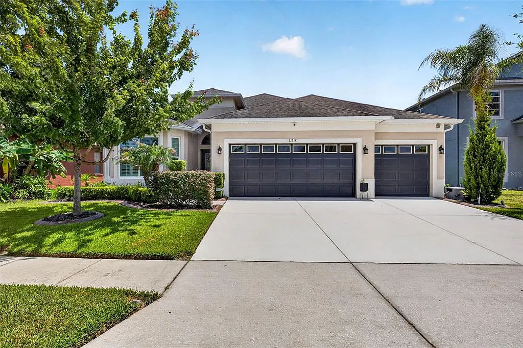 4 bed, 3.0 bath, 2162 sqft, $3,000 — Photo 2