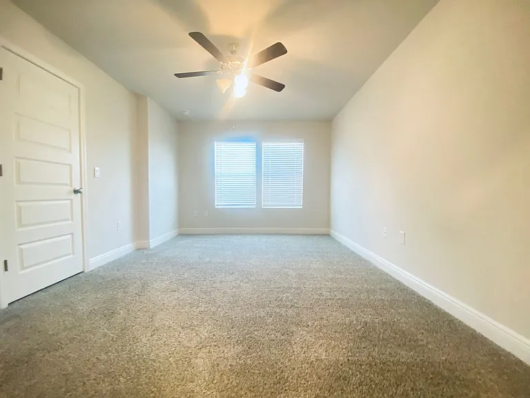 710 E Giese Ln — Photo 13