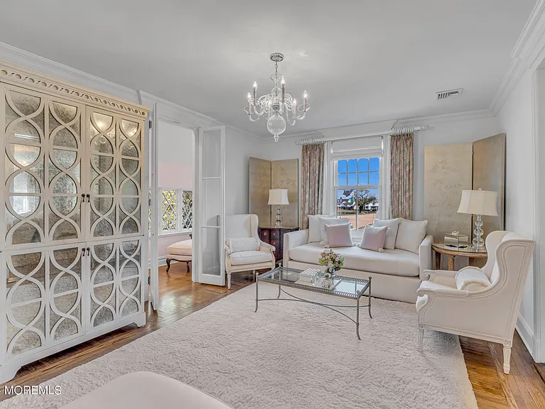 207 Monmouth Ave — Photo 37