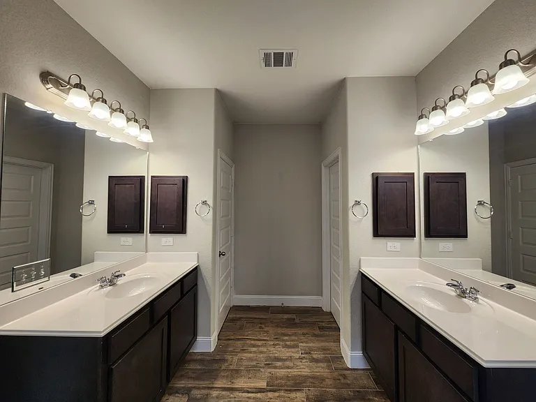 1331 Gruene Glen St — Photo 21