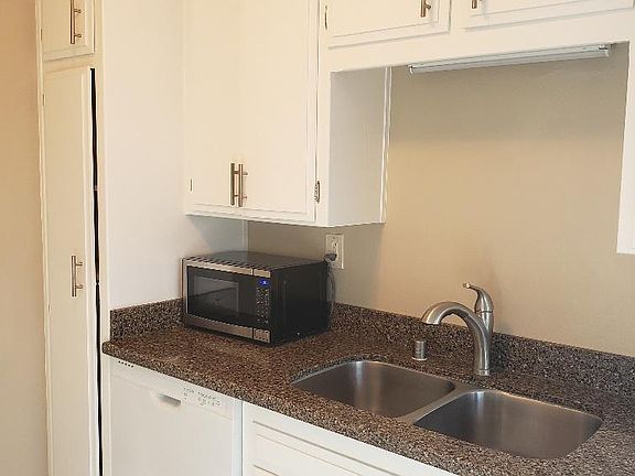 3rd image of 2520 Collier Ave APT 2