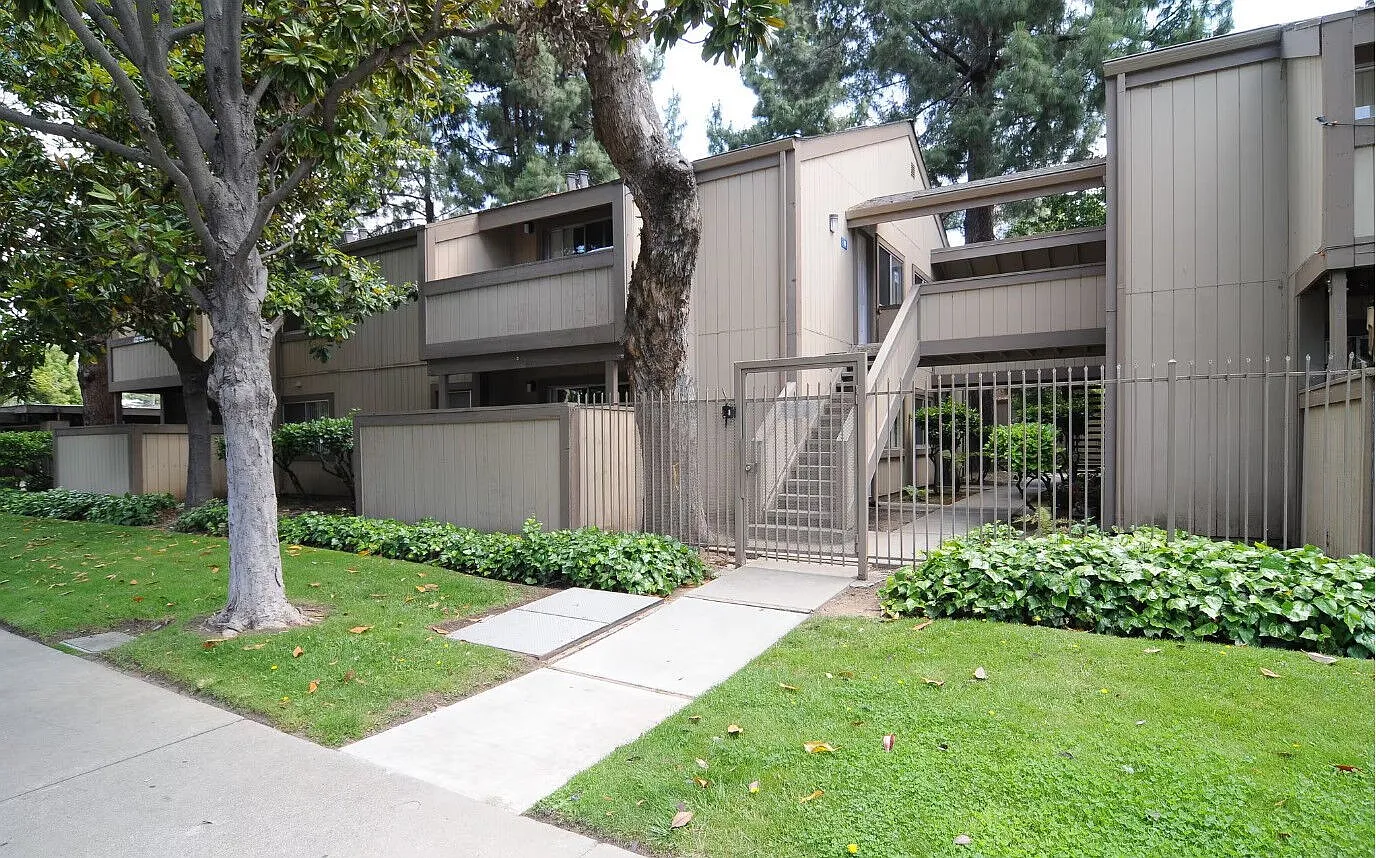 Parkway Green — Photo 1