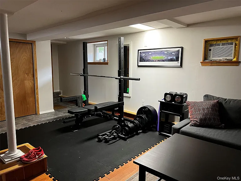 311 W Chester St — Photo 16