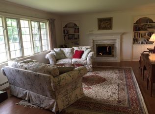 6 Langstaff Ln, Troy, NY 12180