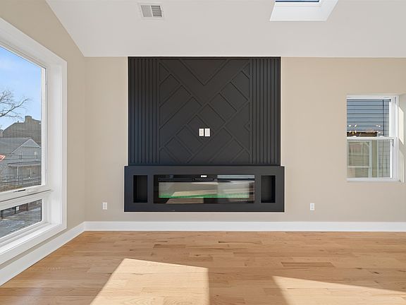5th image of 32 Zabriskie St #2