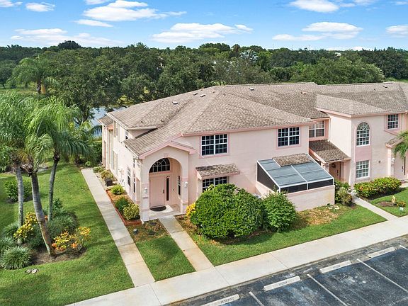 2nd image of 2116 SE Wild Meadow Cir #105