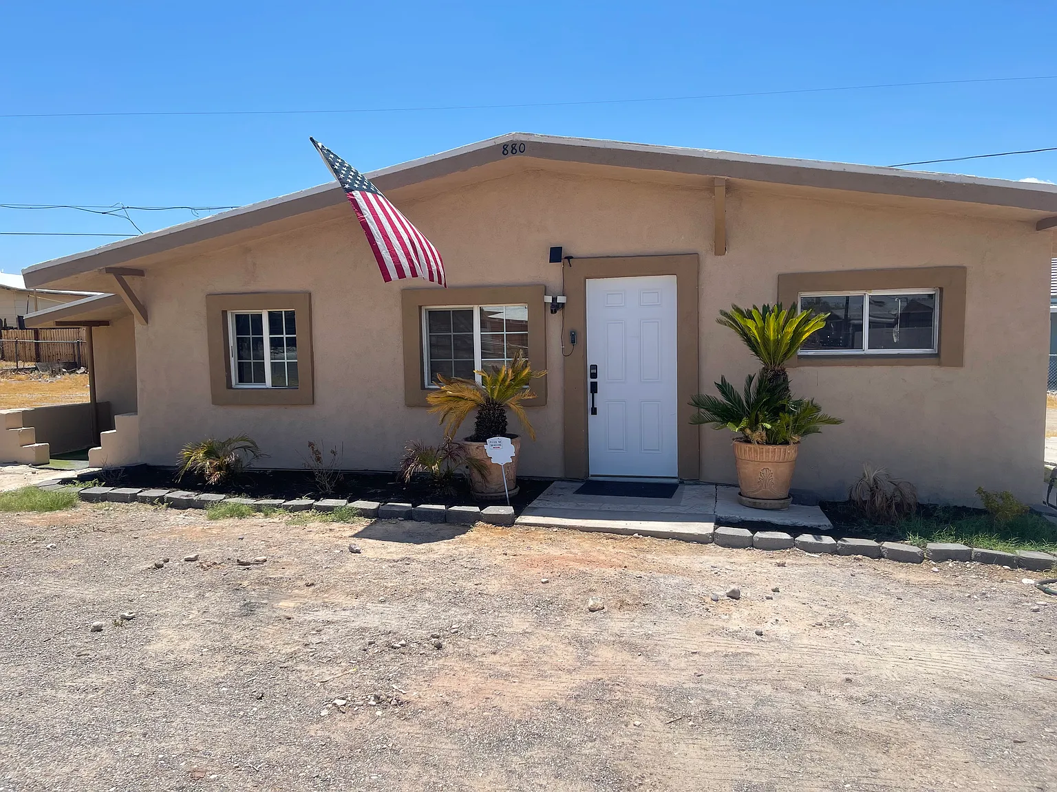 880 Coral Reef Dr — Photo 1