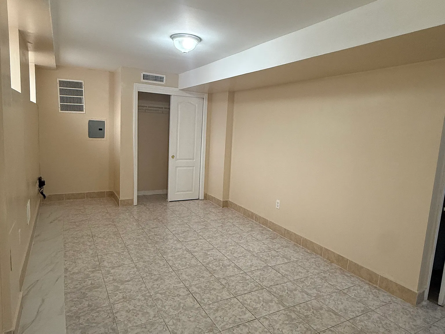 Studio, 450 sqft, $1,200 — Photo 2