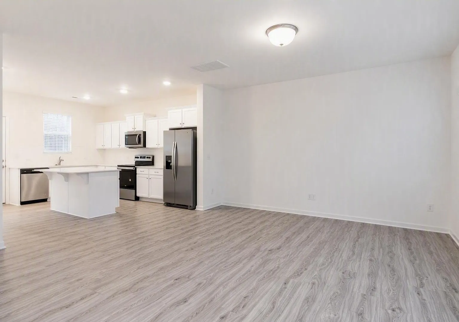 Beautiful End Unit 3 Bedroom Townhome Near I-85 Available 10/16/2026 — Photo 4