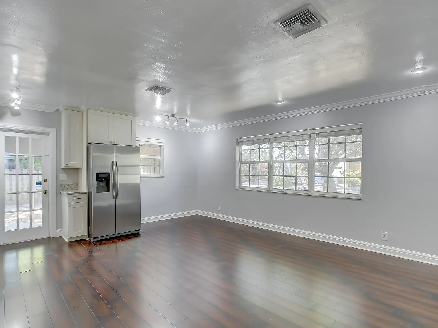 2 bed, 2.0 bath, 875 sqft, $2,750 — Photo 3