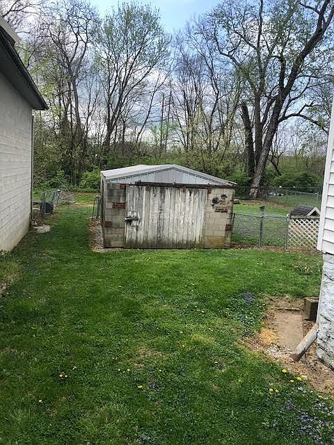 2nd image of 348 W Main St