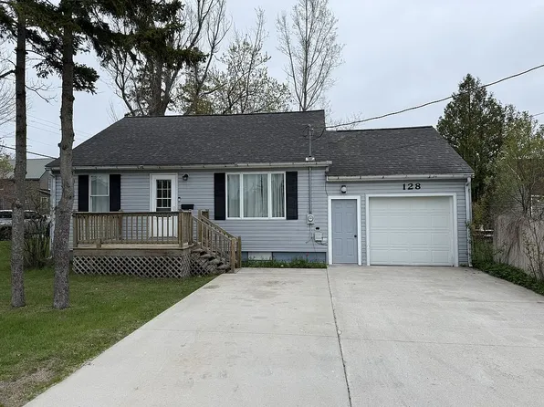 128 W 10th Ave, Sault Sainte Marie, MI 49783