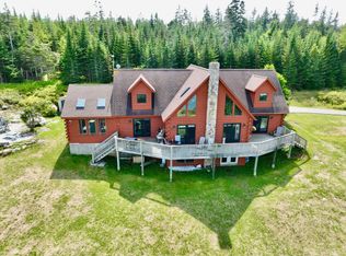 29 Hamilton Dr, Vinalhaven, ME 04863